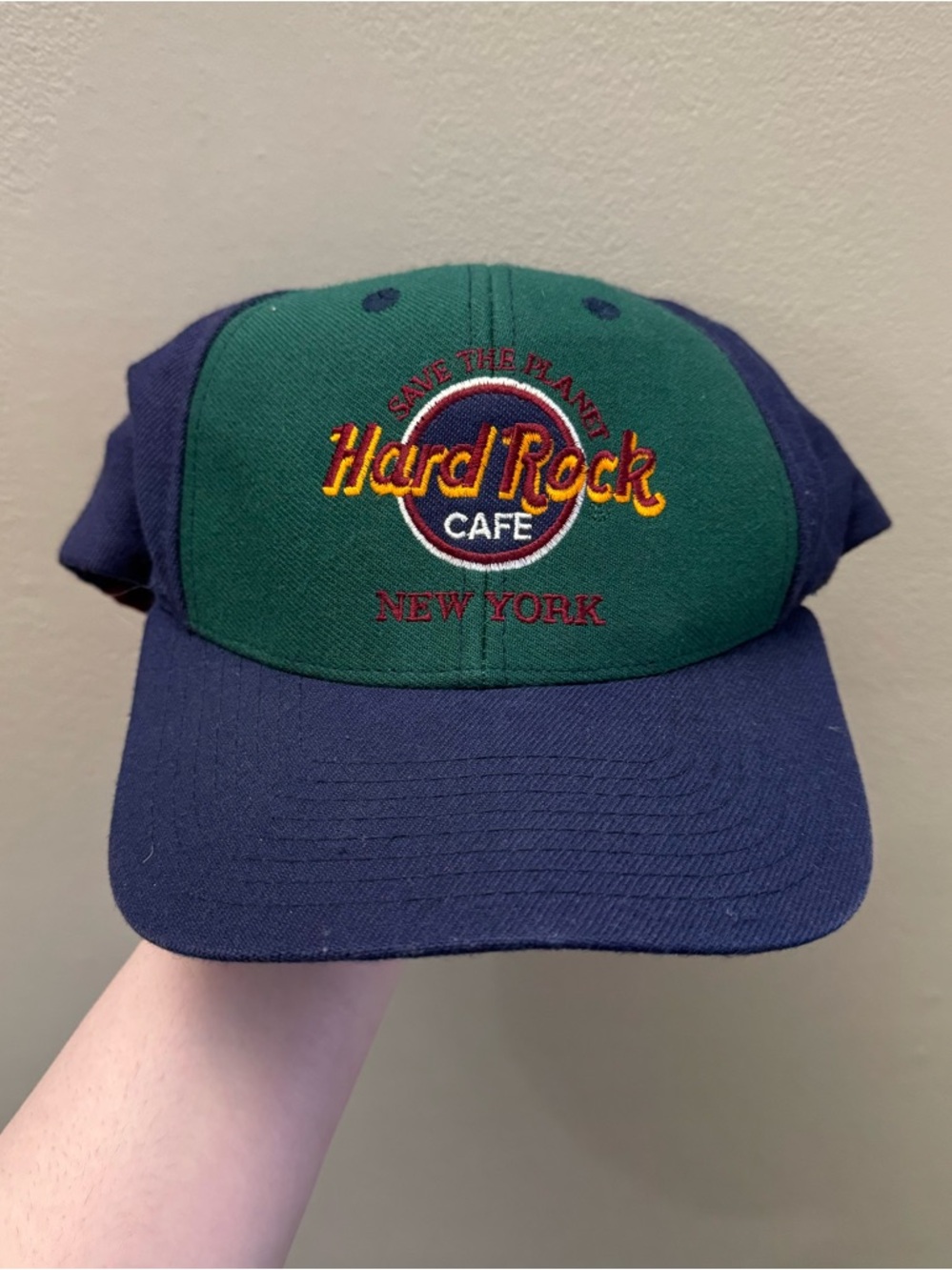 Hard Rock Cafe vintage 90’s love all serve all wool blend hat 💜